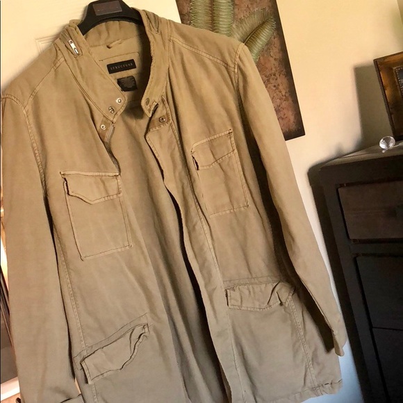 Ruggedly handsome in a lightweight jacket! - Picture 2 of 8